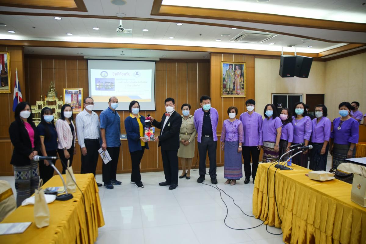 นายณัฐวุฒิ ทวีเกื้อกูลกิจ นายกองค์การบริหารส่วนจังหวัดตาก ร่วมต้อนรับและแสดงความยินดี กับนางสาวเปรมกมล ธีโรภาส รองปลัดองค์การบริหารส่วนจังหวัดเชียงใหม่ ในโอกาสได้รับการบรรจุแต่งตั้ง ในตำแหน่งปลัดองค์การบริหารส่วนจังหวัดตาก