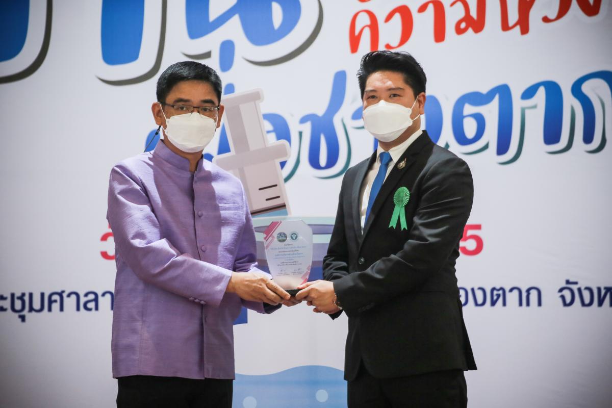 นายฑีฆะพล ทวีเกื้อกูลกิจ รองนายกองค์การบริหารส่วนจังหวัดตาก ร่วมเป็นเกียรติในงานโครงการล้านโดส ล้านใจ ล้านความห่วงใยเพื่อชาวตาก