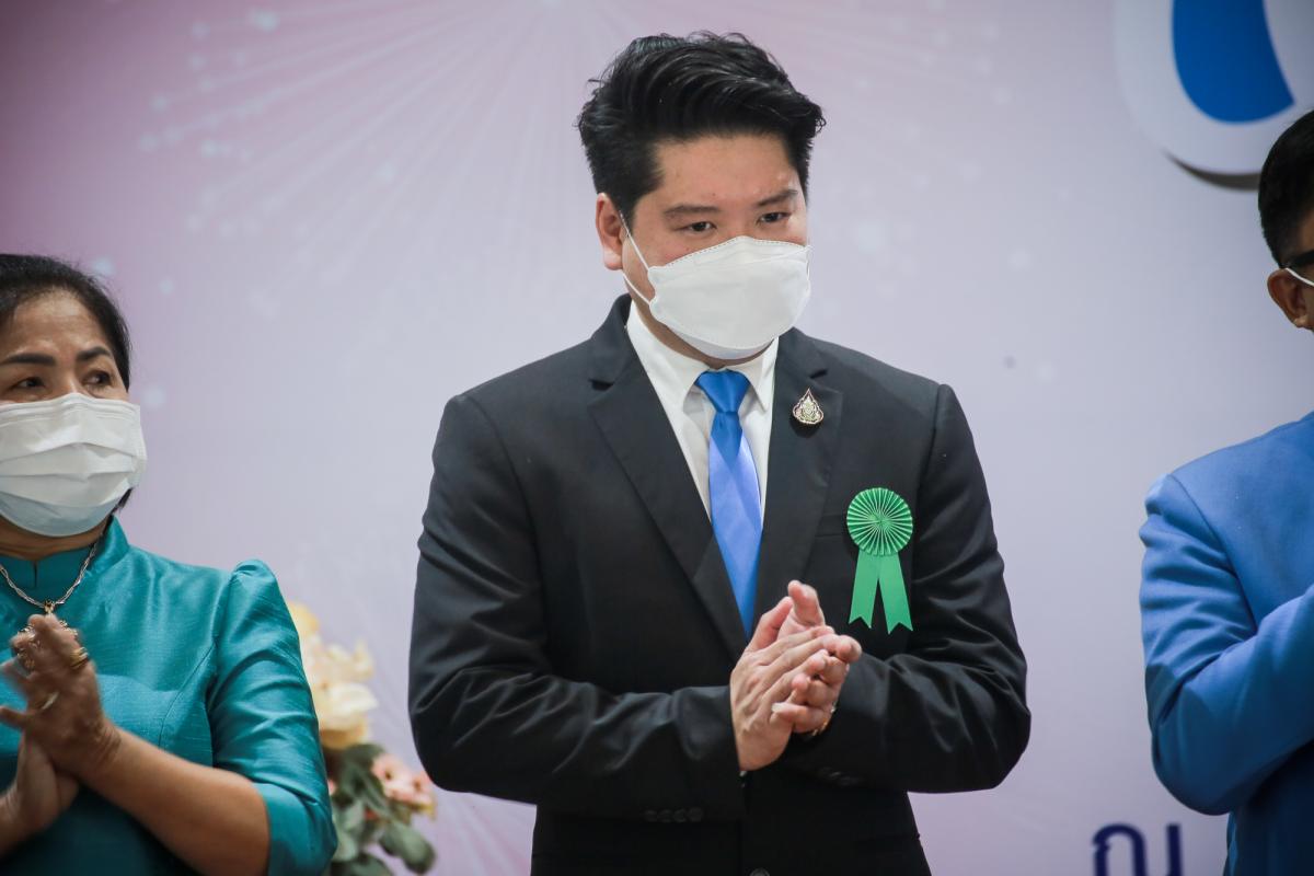นายฑีฆะพล ทวีเกื้อกูลกิจ รองนายกองค์การบริหารส่วนจังหวัดตาก ร่วมเป็นเกียรติในงานโครงการล้านโดส ล้านใจ ล้านความห่วงใยเพื่อชาวตาก