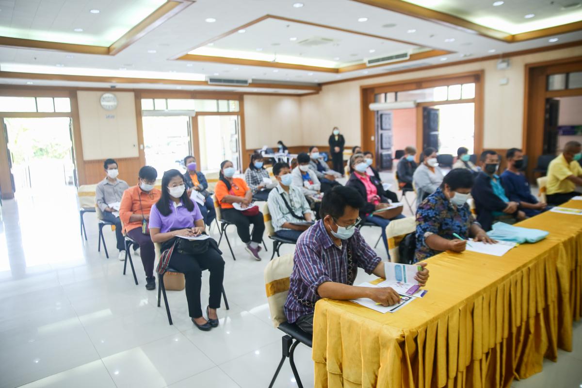 นายกองค์การบริหารส่วนจังหวัดตาก กล่าวต้อนรับ พร้อมมอบของที่ระลึก ให้กับคณะสำนักงาน ป.ป.ช. ประจำจังหวัดตาก ในการติดตามโครงการ STRONG-จิตพอเพียงต้านทุจริต จังหวัดตาก