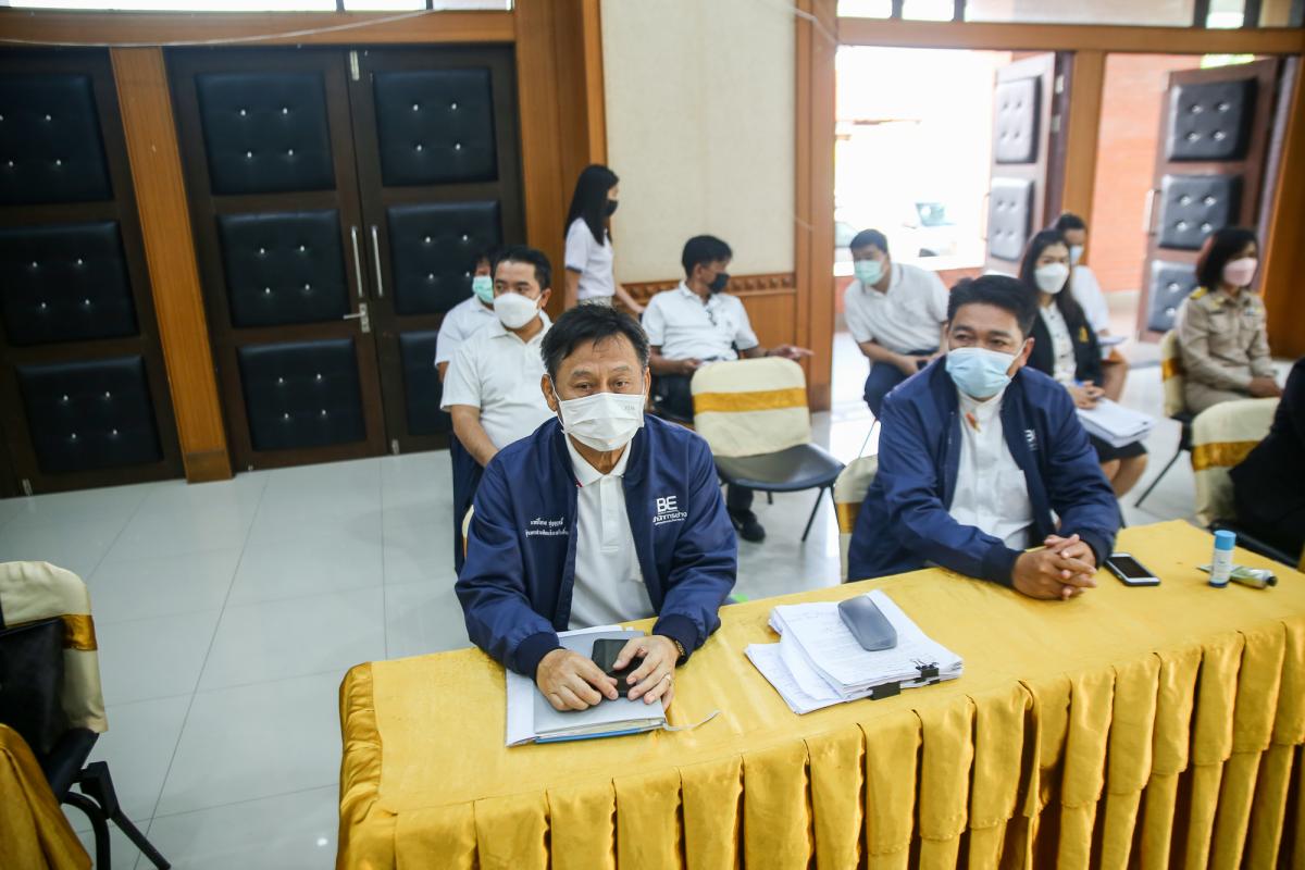 นายกองค์การบริหารส่วนจังหวัดตาก กล่าวต้อนรับ พร้อมมอบของที่ระลึก ให้กับคณะสำนักงาน ป.ป.ช. ประจำจังหวัดตาก ในการติดตามโครงการ STRONG-จิตพอเพียงต้านทุจริต จังหวัดตาก