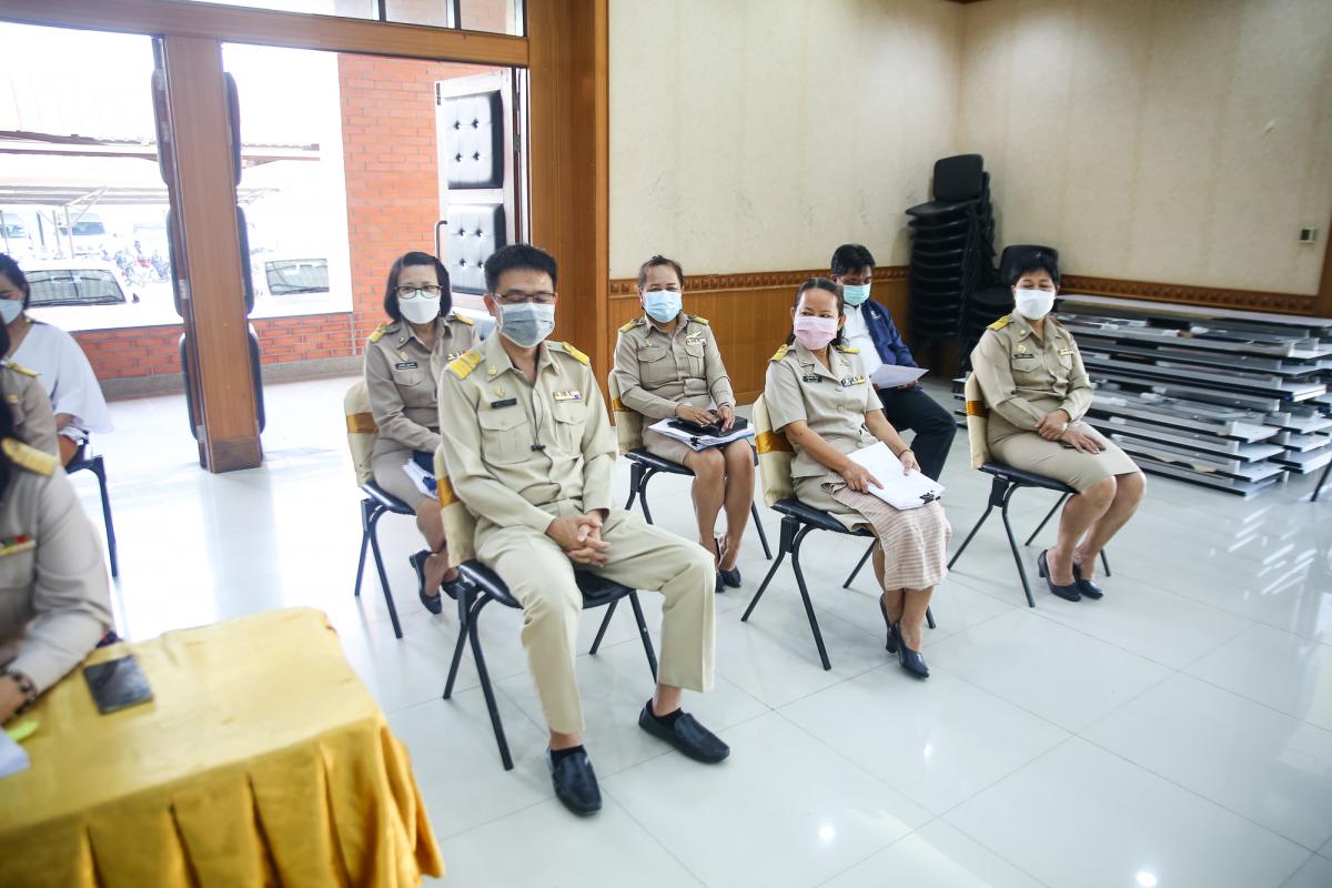นายกองค์การบริหารส่วนจังหวัดตาก กล่าวต้อนรับ พร้อมมอบของที่ระลึก ให้กับคณะสำนักงาน ป.ป.ช. ประจำจังหวัดตาก ในการติดตามโครงการ STRONG-จิตพอเพียงต้านทุจริต จังหวัดตาก