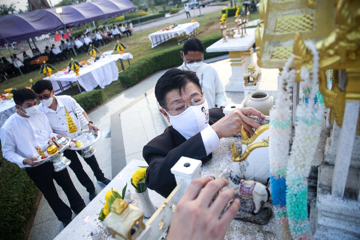 อบจ.ตาก จัดพิธีสักการะพระพุทธรูป และบวงสรวงพระพรหม พระภูมิ เจ้าที่ ประจำปี