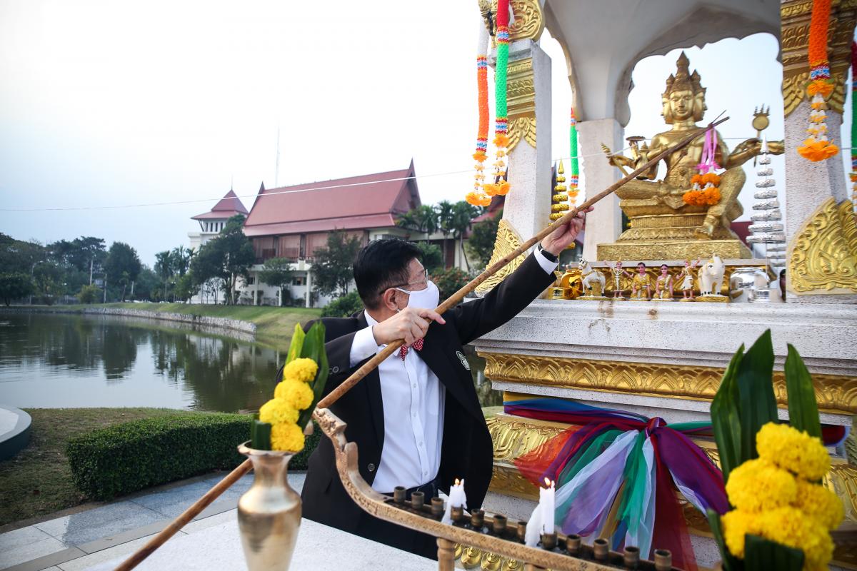 อบจ.ตาก จัดพิธีสักการะพระพุทธรูป และบวงสรวงพระพรหม พระภูมิ เจ้าที่ ประจำปี