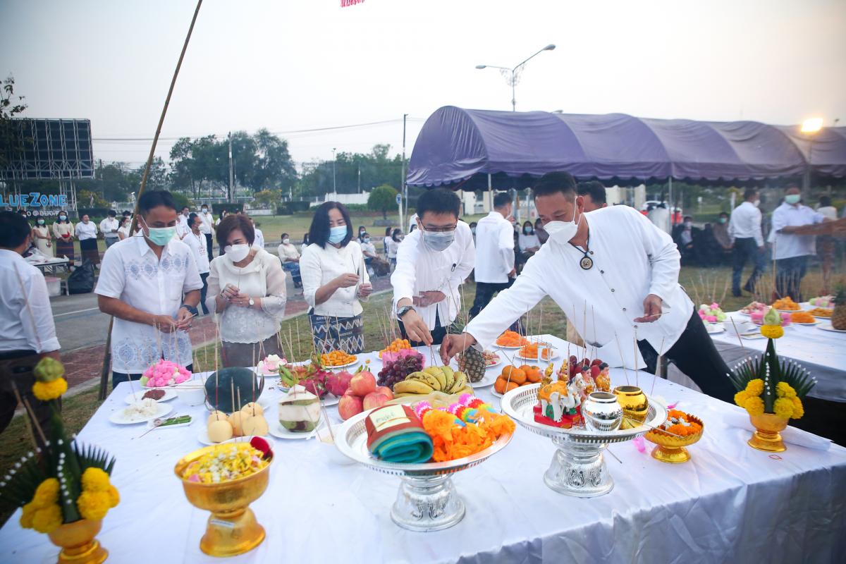 อบจ.ตาก จัดพิธีสักการะพระพุทธรูป และบวงสรวงพระพรหม พระภูมิ เจ้าที่ ประจำปี