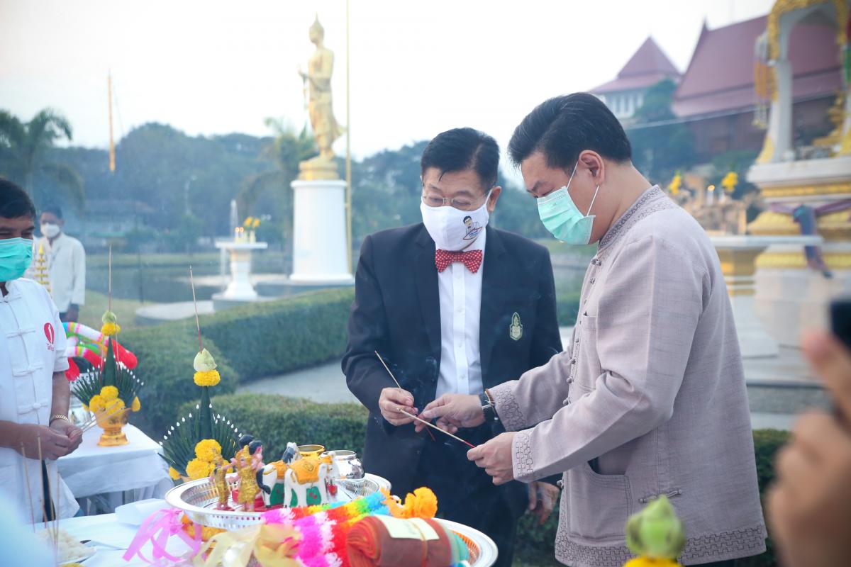 อบจ.ตาก จัดพิธีสักการะพระพุทธรูป และบวงสรวงพระพรหม พระภูมิ เจ้าที่ ประจำปี