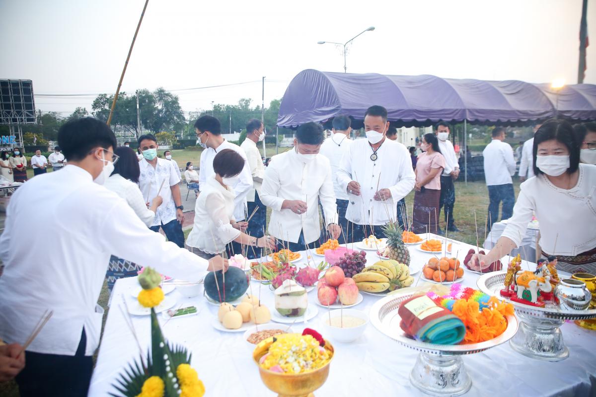 อบจ.ตาก จัดพิธีสักการะพระพุทธรูป และบวงสรวงพระพรหม พระภูมิ เจ้าที่ ประจำปี