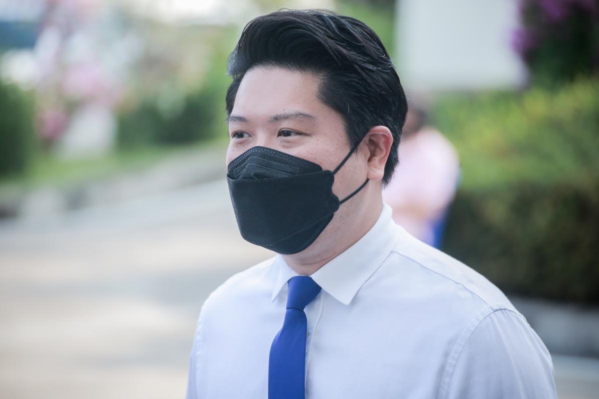 นายณัฐวุฒิ ทวีเกื้อกูลกิจ นายกองค์การบริหารส่วนจังหวัดตาก และ ว่าที่ ดร.ฑีฆะพล ทวีเกื้อกูลกิจ รองนายกองค์การบริหารส่วนจังหวัดตาก พร้อมคณะผู้บริหารและหัวหน้าส่วนราชการ ร่วมเป็นกำลังใจให้กับพี่น้องประชาชนที่เข้ามารับบริการฉีดวัคซีนโมเดอนา