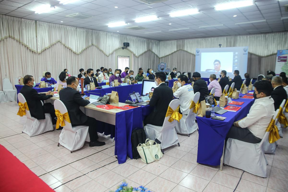 รองนายกองค์การบริหารส่วนจังหวัดตาก พร้อมด้วยนางสาวปริตตรา จันทร์วรโชติ เลขานุการนายกองค์การบริหารส่วนจังหวัดตาก เข้าร่วมการประชุมใหญ่สามัญประจำปี 2564 หอการค้าจังหวัดตาก ณ ห้องประชุมชั้น 2 หอการค้าจังหวัดตาก
