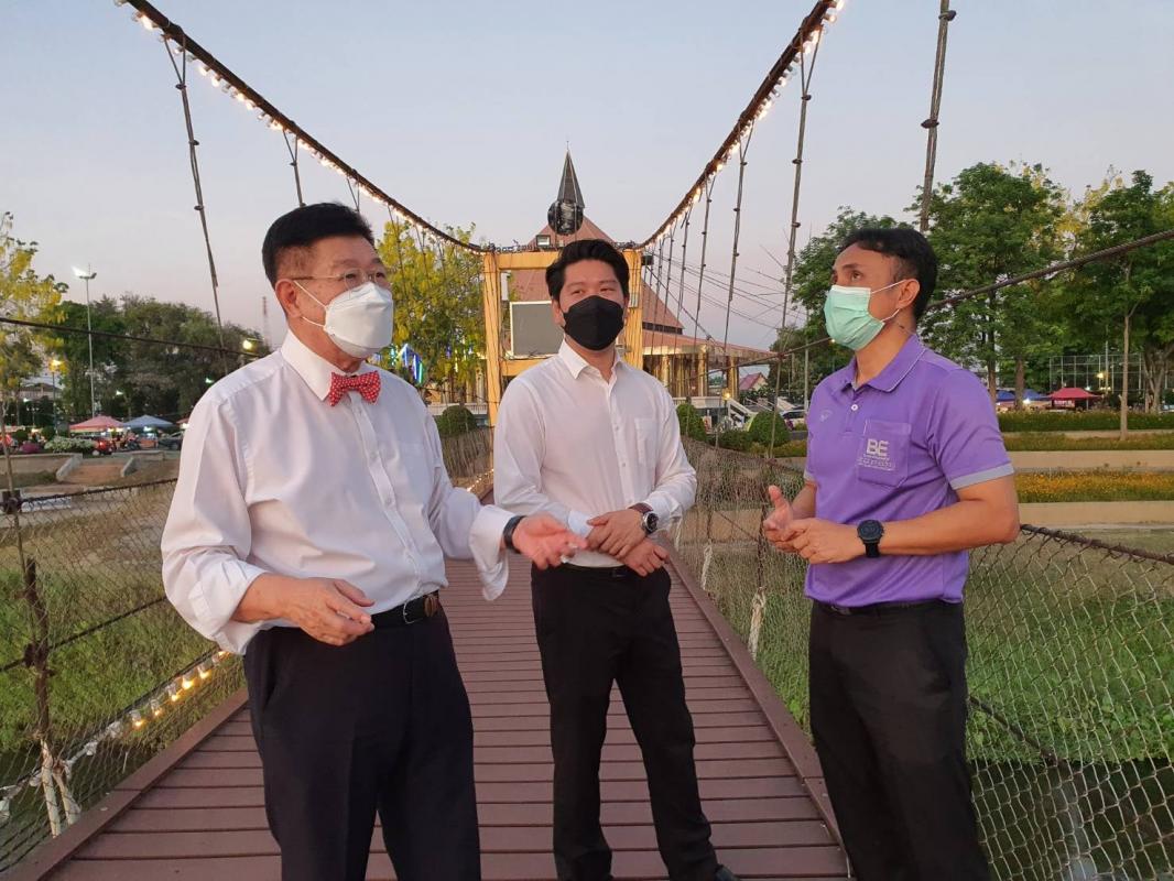 นายก อบจ.ตาก ลงพื้นที่ตรวจสอบความเรียบร้อย บริเวณสะพานสมโภชน์กรุงรัตนโกสินทร์ 200 ปี