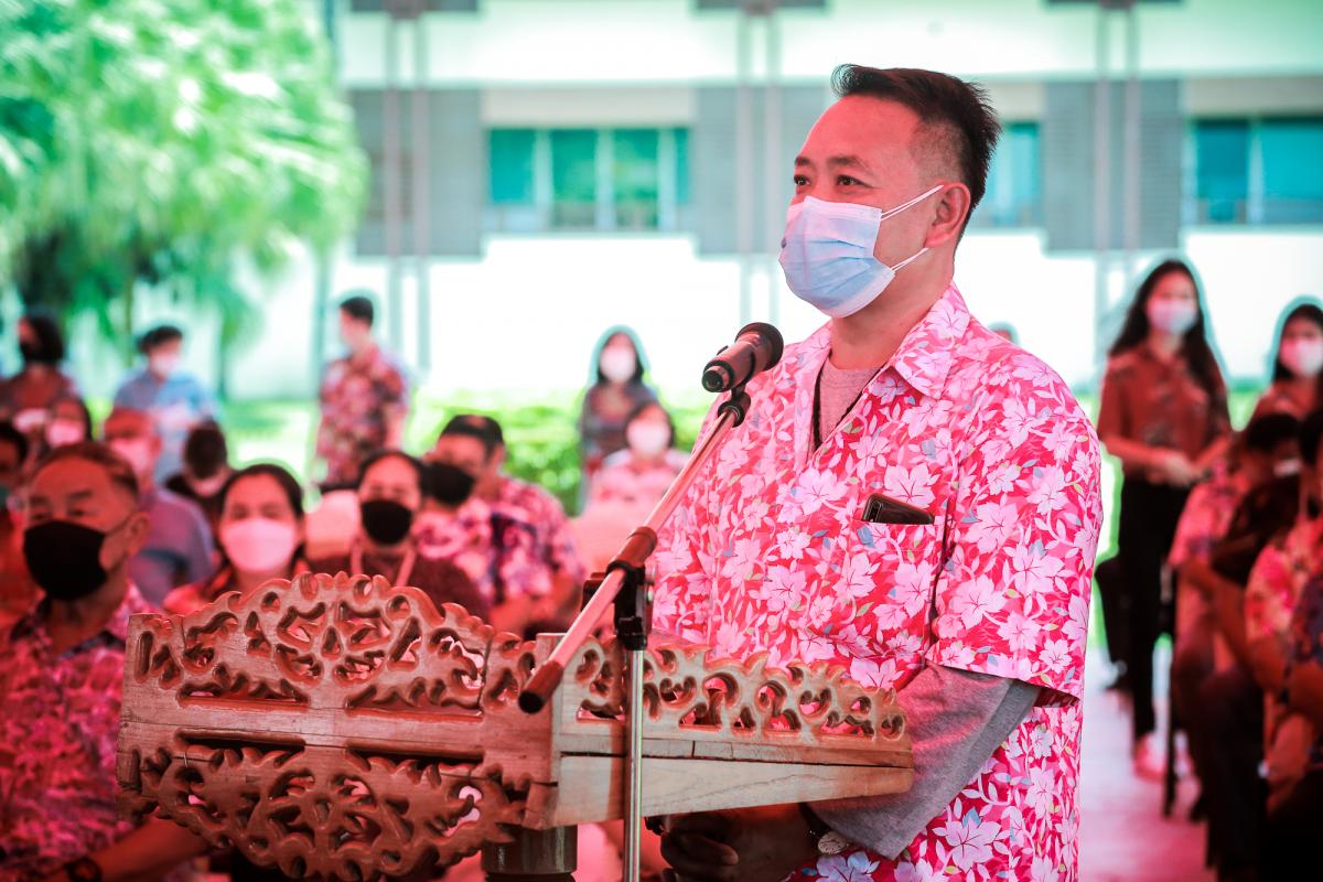 องค์การบริหารส่วนจังหวัดตาก ร่วมรดน้ำดำหัวและขอพร นายณัฐวุฒิ ทวีเกื้อกูลกิจ นายกองค์การบริหารส่วนจังหวัดตากและนางกฤตินี ทวีเกื้อกูลกิจ