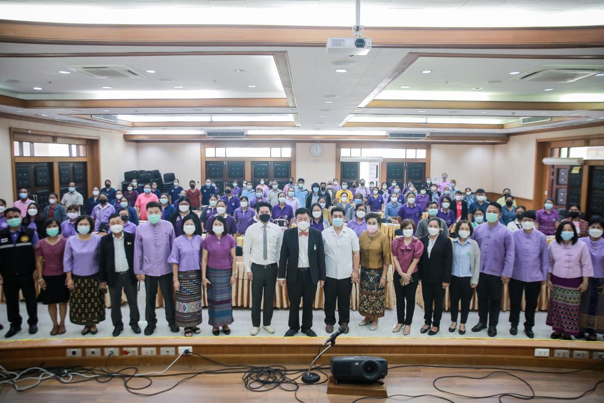 นายกองค์การบริหารส่วนจังหวัดตาก เป็นประธานในพิธีเปิดโครงการฝึกอบรมส่งเสริมการดูแลสุขภาพอนามัยที่ดีของสตรีและบุคคลในครอบครัว ประจำปีงบประมาณ พ.ศ. 2565 พร้อมด้วยว่าที่ ดร.ฑีฆะพล ทวีเกื้อกูลกิจ รองนายกองค์การบริหารส่วนจังหวัดตาก 