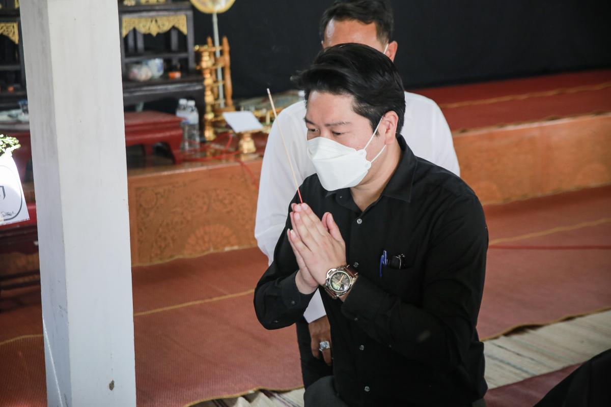 เดินทางไปเคารพศพและวางพวงหรีด แสดงความเสียใจกับ ครอบครัว ของนายไพโรจน์ ยมเกิด อดีตสมาชิกสภาองค์การบริหารส่วนจังหวัดตาก เขต 1 อำเภอบ้านตาก