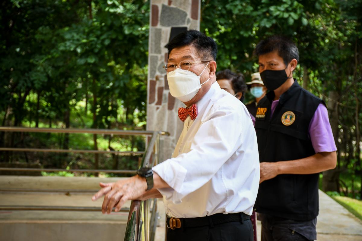 นายกองค์การบริหารส่วนจังหวัดตาก ในฐานะผู้อำนวยการอุทยานธรณีไม้กลายเป็นหินตากลงพื้นที่ตรวจสอบเพื่อเตรียมความพร้อมการจัดงานบันทึกสถิติโลกไม้กลายเป็นหินที่ยาวที่สุดในโลก Guinness World Records (GWR)