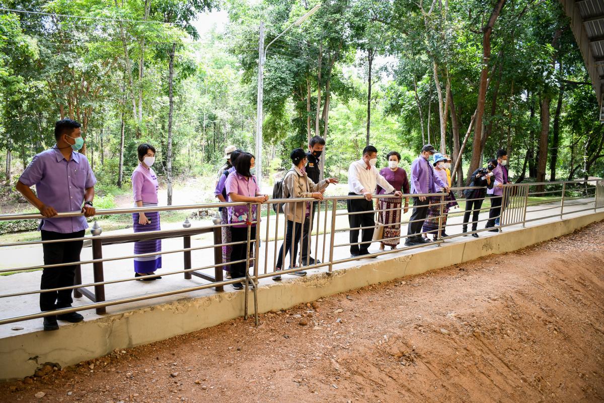 นายกองค์การบริหารส่วนจังหวัดตาก ในฐานะผู้อำนวยการอุทยานธรณีไม้กลายเป็นหินตากลงพื้นที่ตรวจสอบเพื่อเตรียมความพร้อมการจัดงานบันทึกสถิติโลกไม้กลายเป็นหินที่ยาวที่สุดในโลก Guinness World Records (GWR)