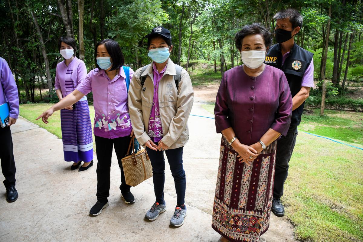นายกองค์การบริหารส่วนจังหวัดตาก ในฐานะผู้อำนวยการอุทยานธรณีไม้กลายเป็นหินตากลงพื้นที่ตรวจสอบเพื่อเตรียมความพร้อมการจัดงานบันทึกสถิติโลกไม้กลายเป็นหินที่ยาวที่สุดในโลก Guinness World Records (GWR)