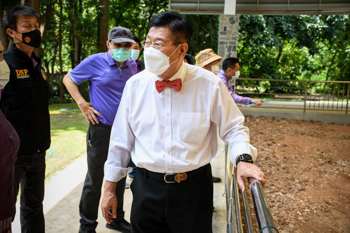 นายกองค์การบริหารส่วนจังหวัดตาก ในฐานะผู้อำนวยการอุทยานธรณีไม้กลายเป็นหินตากลงพื้นที่ตรวจสอบเพื่อเตรียมความพร้อมการจัดงานบันทึกสถิติโลกไม้กลายเป็นหินที่ยาวที่สุดในโลก Guinness World Records (GWR)