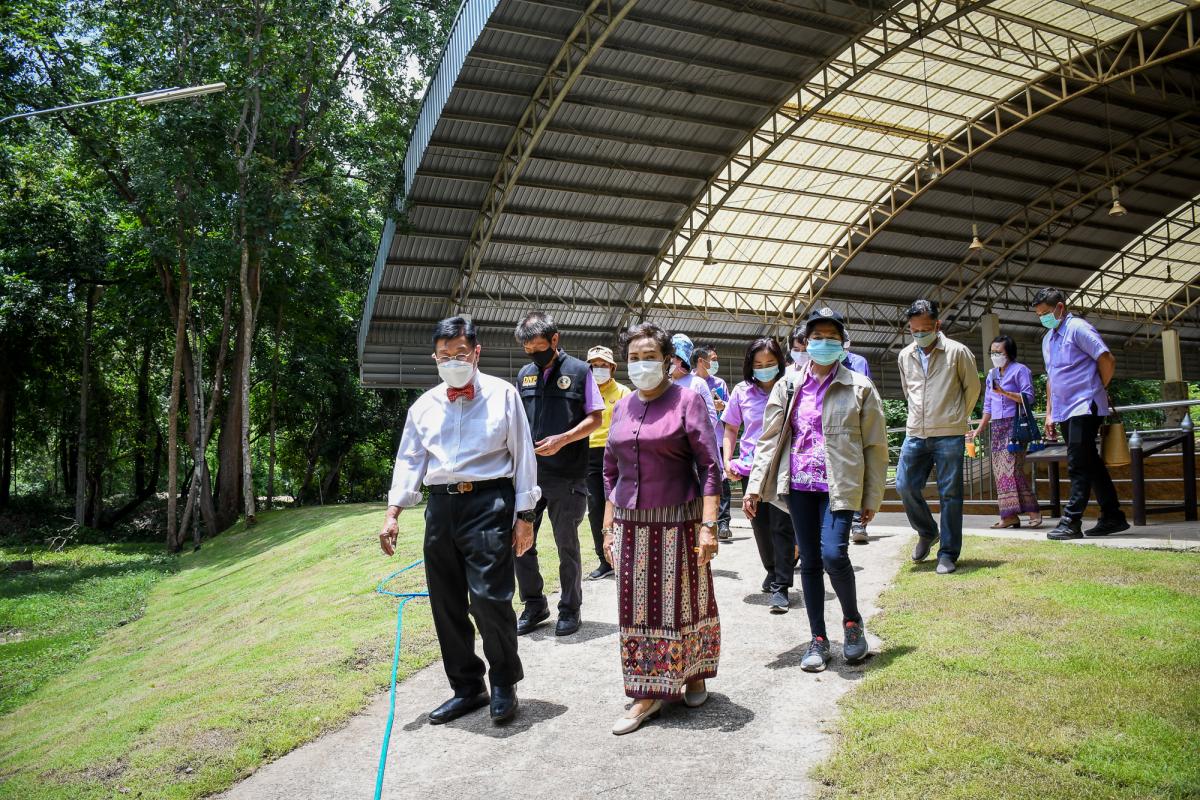 นายกองค์การบริหารส่วนจังหวัดตาก ในฐานะผู้อำนวยการอุทยานธรณีไม้กลายเป็นหินตากลงพื้นที่ตรวจสอบเพื่อเตรียมความพร้อมการจัดงานบันทึกสถิติโลกไม้กลายเป็นหินที่ยาวที่สุดในโลก Guinness World Records (GWR)
