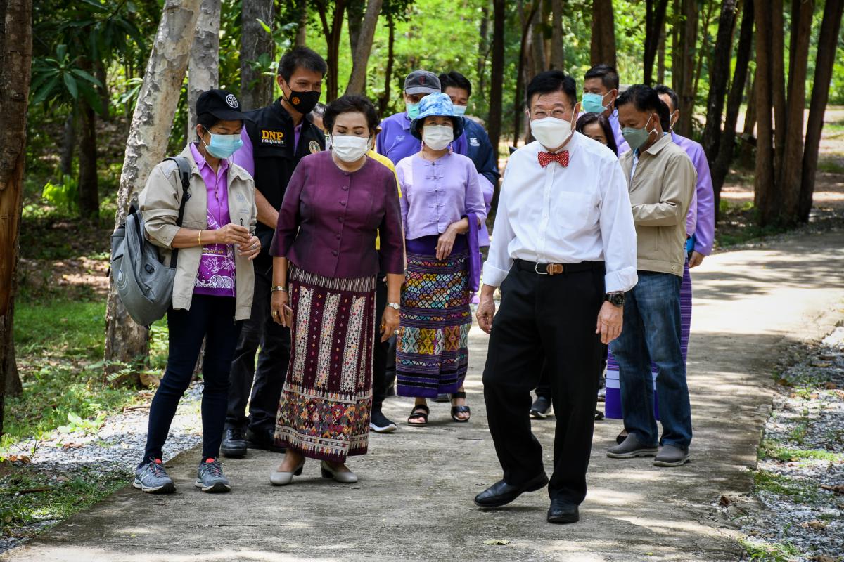 นายกองค์การบริหารส่วนจังหวัดตาก ในฐานะผู้อำนวยการอุทยานธรณีไม้กลายเป็นหินตากลงพื้นที่ตรวจสอบเพื่อเตรียมความพร้อมการจัดงานบันทึกสถิติโลกไม้กลายเป็นหินที่ยาวที่สุดในโลก Guinness World Records (GWR)