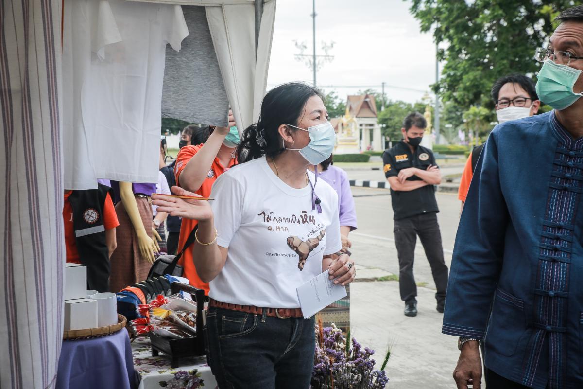นายกองค์การบริหารส่วนจังหวัดตาก ในฐานะผู้อำนวยการอุทยานธรณีไม้กลายเป็นหินตาก ร่วมงานแถลงข่าวเตรียมจัดงาน “บันทึกสถิติโลก ไม้กลายเป็นหินที่ยาวที่สุดในโลก”