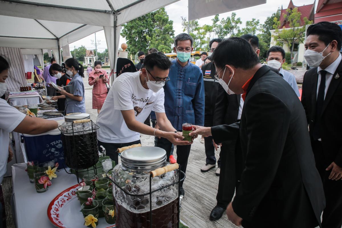 นายกองค์การบริหารส่วนจังหวัดตาก ในฐานะผู้อำนวยการอุทยานธรณีไม้กลายเป็นหินตาก ร่วมงานแถลงข่าวเตรียมจัดงาน “บันทึกสถิติโลก ไม้กลายเป็นหินที่ยาวที่สุดในโลก”