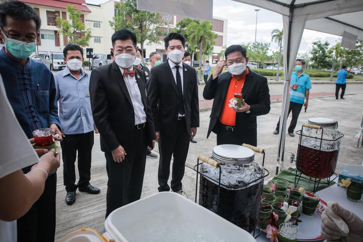 นายกองค์การบริหารส่วนจังหวัดตาก ในฐานะผู้อำนวยการอุทยานธรณีไม้กลายเป็นหินตาก ร่วมงานแถลงข่าวเตรียมจัดงาน “บันทึกสถิติโลก ไม้กลายเป็นหินที่ยาวที่สุดในโลก”