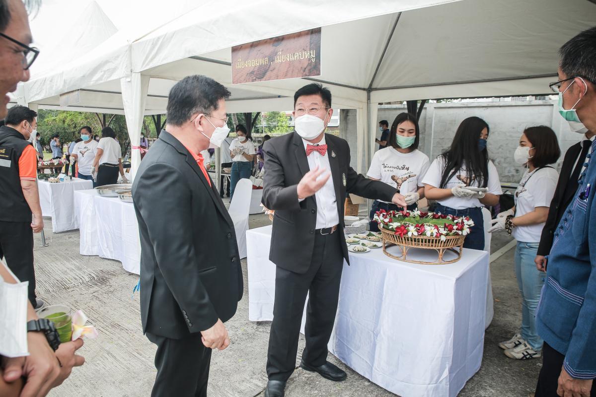 นายกองค์การบริหารส่วนจังหวัดตาก ในฐานะผู้อำนวยการอุทยานธรณีไม้กลายเป็นหินตาก ร่วมงานแถลงข่าวเตรียมจัดงาน “บันทึกสถิติโลก ไม้กลายเป็นหินที่ยาวที่สุดในโลก”