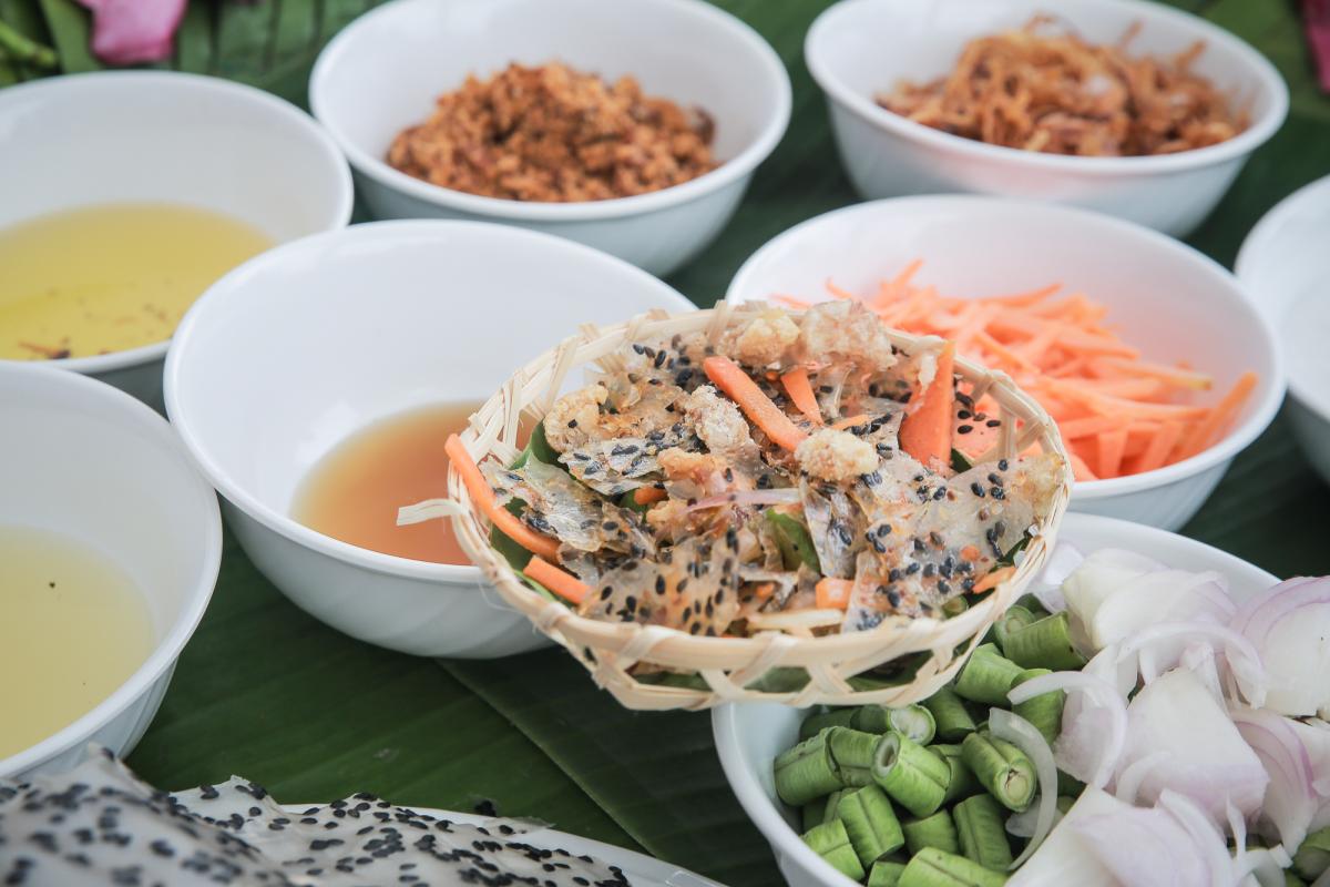 นายกองค์การบริหารส่วนจังหวัดตาก ในฐานะผู้อำนวยการอุทยานธรณีไม้กลายเป็นหินตาก ร่วมงานแถลงข่าวเตรียมจัดงาน “บันทึกสถิติโลก ไม้กลายเป็นหินที่ยาวที่สุดในโลก”