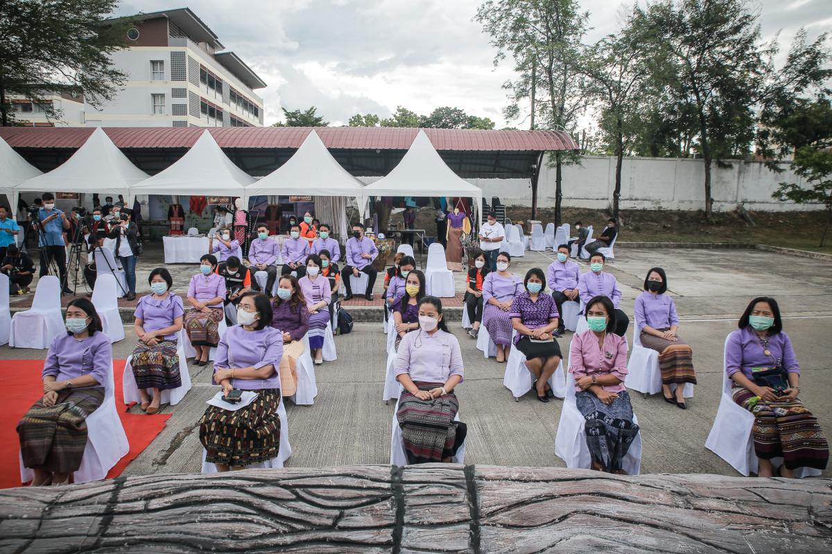 นายกองค์การบริหารส่วนจังหวัดตาก ในฐานะผู้อำนวยการอุทยานธรณีไม้กลายเป็นหินตาก ร่วมงานแถลงข่าวเตรียมจัดงาน “บันทึกสถิติโลก ไม้กลายเป็นหินที่ยาวที่สุดในโลก”