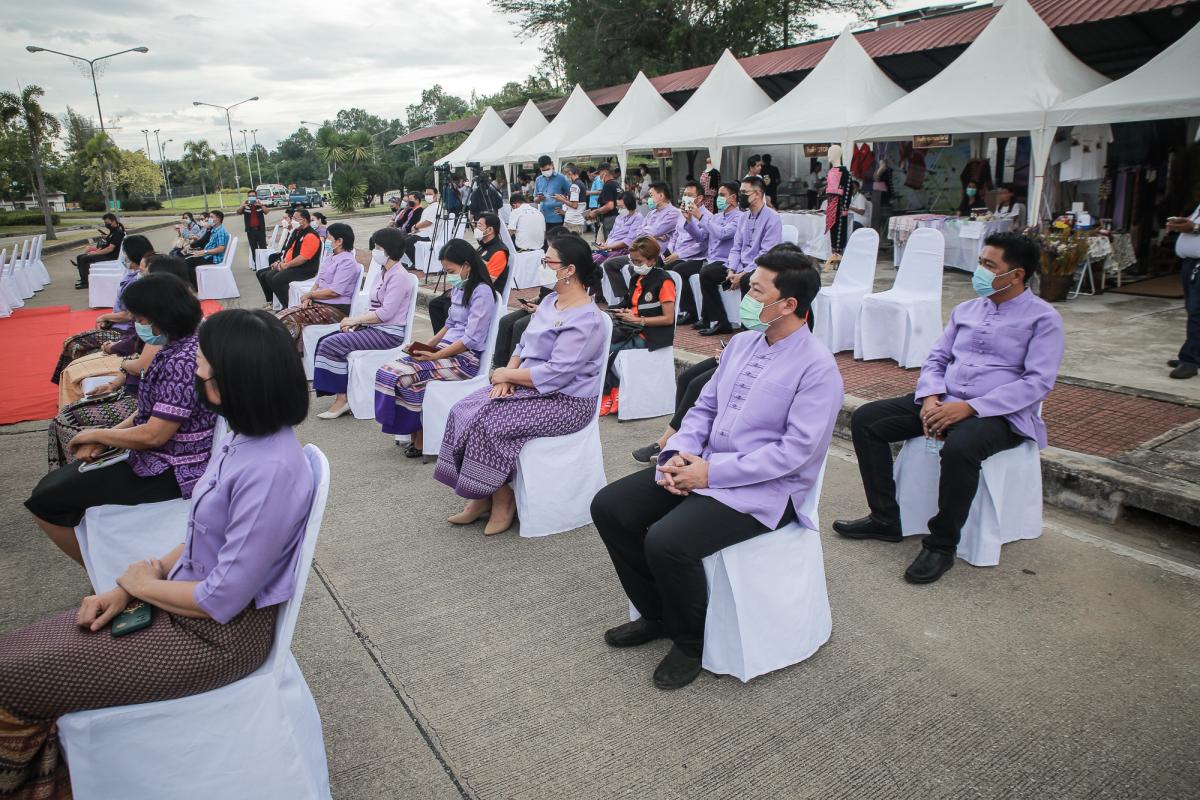 นายกองค์การบริหารส่วนจังหวัดตาก ในฐานะผู้อำนวยการอุทยานธรณีไม้กลายเป็นหินตาก ร่วมงานแถลงข่าวเตรียมจัดงาน “บันทึกสถิติโลก ไม้กลายเป็นหินที่ยาวที่สุดในโลก”