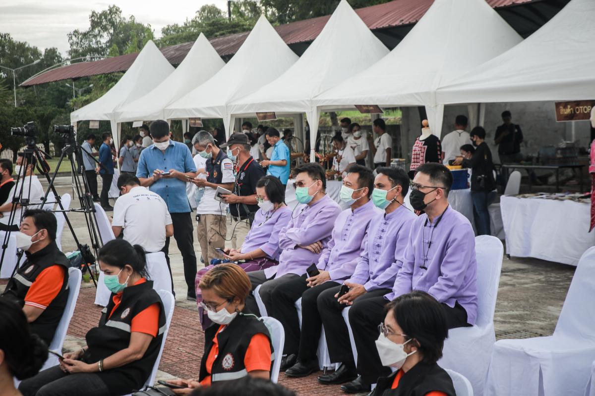 นายกองค์การบริหารส่วนจังหวัดตาก ในฐานะผู้อำนวยการอุทยานธรณีไม้กลายเป็นหินตาก ร่วมงานแถลงข่าวเตรียมจัดงาน “บันทึกสถิติโลก ไม้กลายเป็นหินที่ยาวที่สุดในโลก”