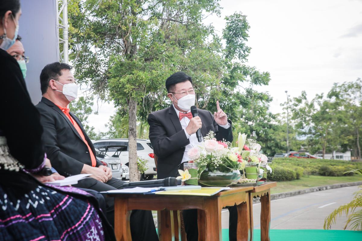 นายกองค์การบริหารส่วนจังหวัดตาก ในฐานะผู้อำนวยการอุทยานธรณีไม้กลายเป็นหินตาก ร่วมงานแถลงข่าวเตรียมจัดงาน “บันทึกสถิติโลก ไม้กลายเป็นหินที่ยาวที่สุดในโลก”