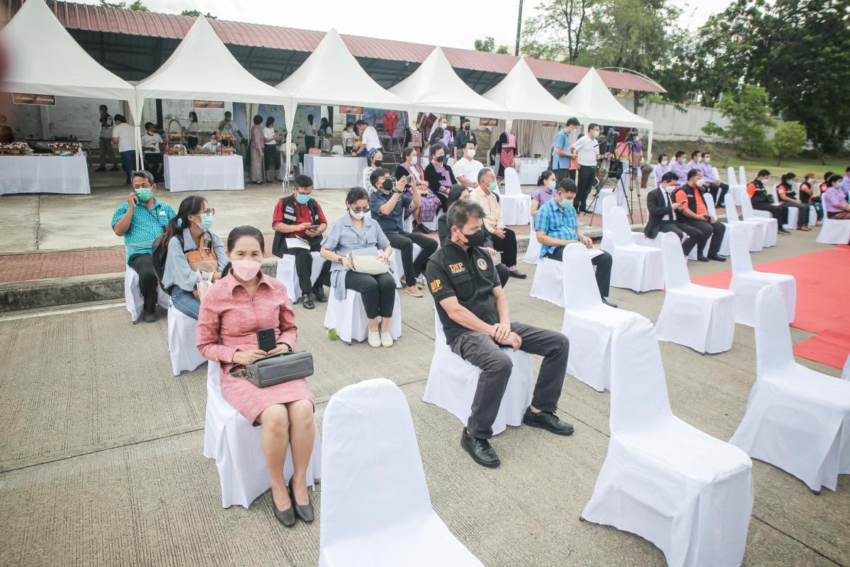 นายกองค์การบริหารส่วนจังหวัดตาก ในฐานะผู้อำนวยการอุทยานธรณีไม้กลายเป็นหินตาก ร่วมงานแถลงข่าวเตรียมจัดงาน “บันทึกสถิติโลก ไม้กลายเป็นหินที่ยาวที่สุดในโลก”