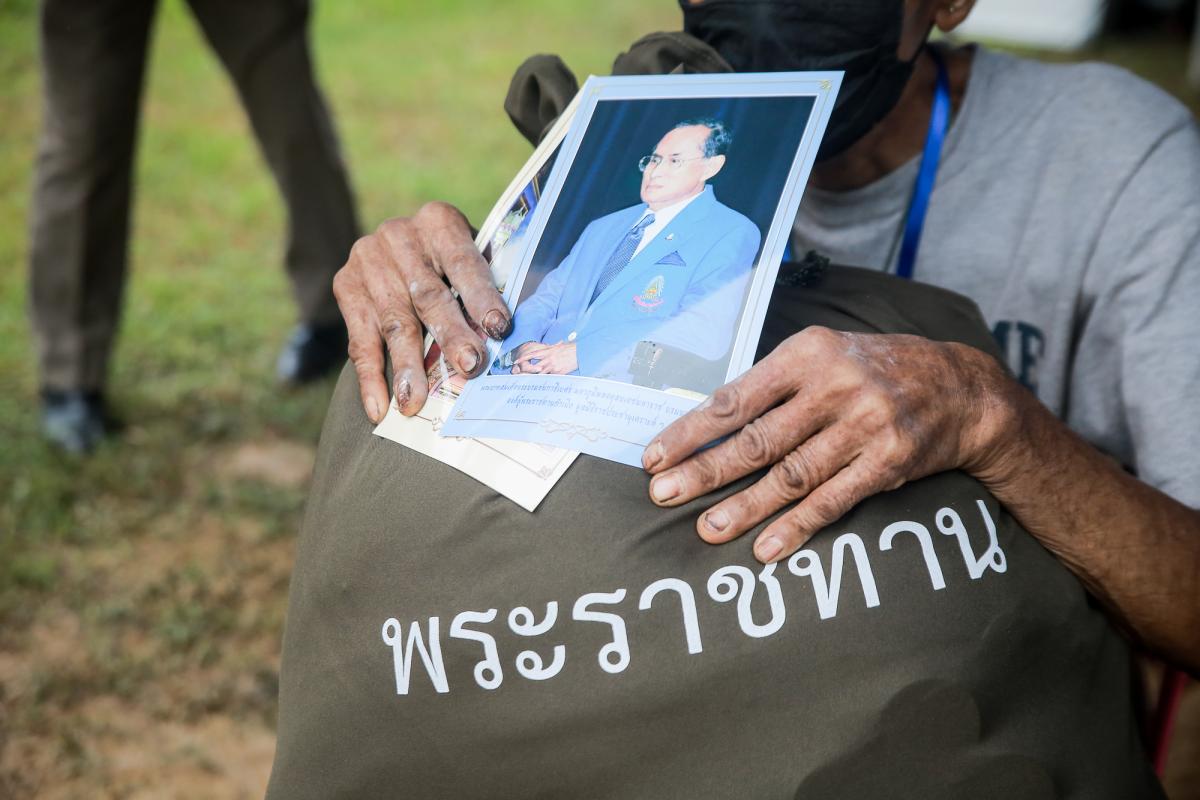 รองนายก อบจ.ตาก เข้าร่วมพิธีและร่วมต้อนรับประธานองคมนตรี และคณะ มอบสิ่งของพระราชทานในโครงการสืบสานพระราชปณิธาน แก่ราษฎรอำเภอท่าสองยาง จังหวัดตาก