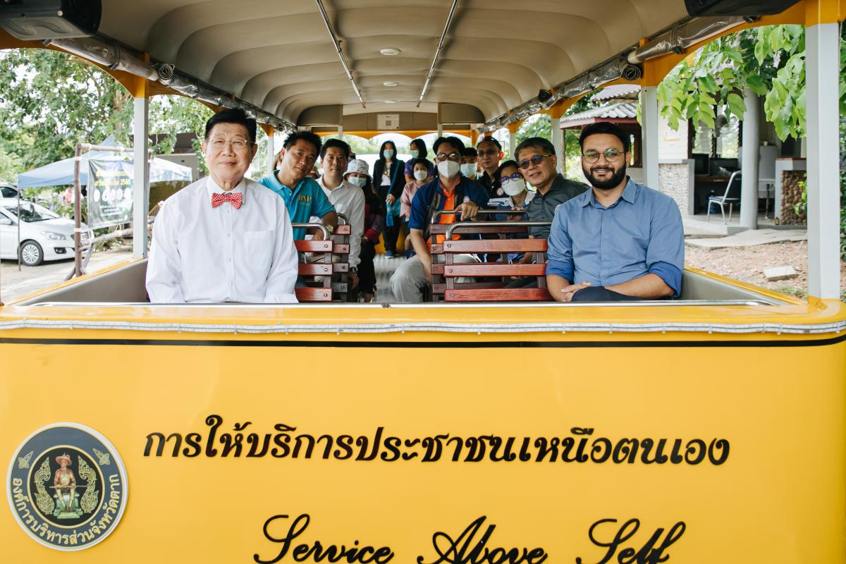 ต้อนรับ Mr.Swapnil Dangarkar ผู้แทนจาก Guinness World Records และทีมงาน เพื่อตรวจเยี่ยมการเตรียมความพร้อมการจัดงานบันทึกสถิติโลกไม้กลายเป็นหินที่ยาวที่สุดในโลก Guinness World Records
