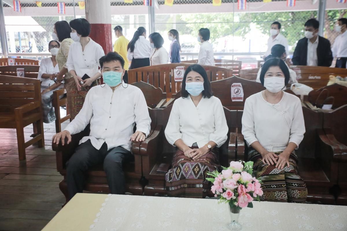 นายก อบจ.ตากนำทีม ร่วมทำบุญถวายเทียนจำนำพรรษา สืบสานประเพณีและทำนุบำรุงพระพุทธศาสนา