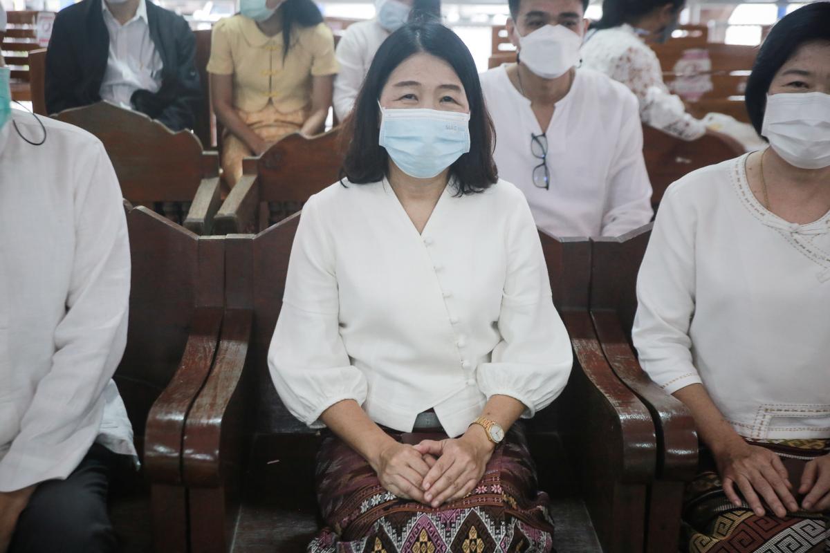 นายก อบจ.ตากนำทีม ร่วมทำบุญถวายเทียนจำนำพรรษา สืบสานประเพณีและทำนุบำรุงพระพุทธศาสนา