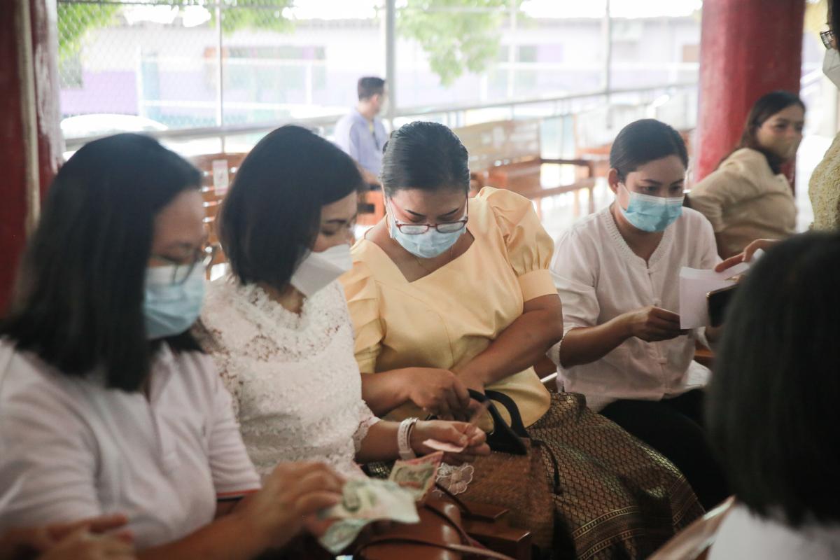 นายก อบจ.ตากนำทีม ร่วมทำบุญถวายเทียนจำนำพรรษา สืบสานประเพณีและทำนุบำรุงพระพุทธศาสนา