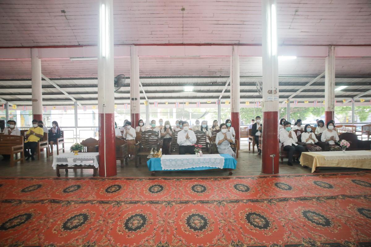นายก อบจ.ตากนำทีม ร่วมทำบุญถวายเทียนจำนำพรรษา สืบสานประเพณีและทำนุบำรุงพระพุทธศาสนา