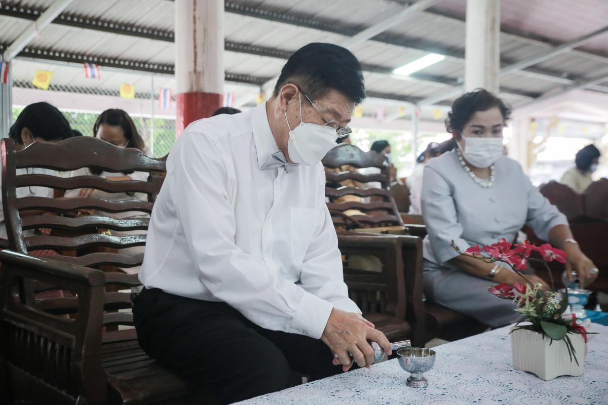 นายก อบจ.ตากนำทีม ร่วมทำบุญถวายเทียนจำนำพรรษา สืบสานประเพณีและทำนุบำรุงพระพุทธศาสนา