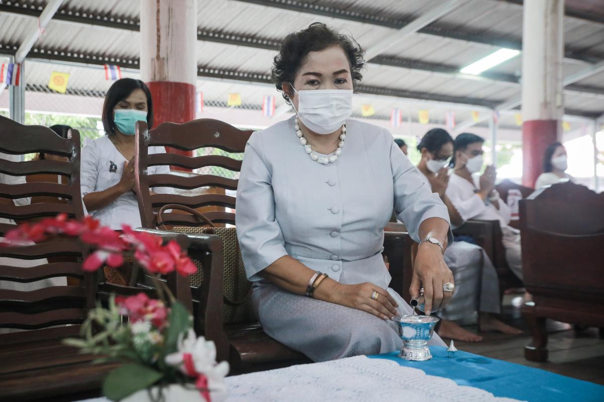 นายก อบจ.ตากนำทีม ร่วมทำบุญถวายเทียนจำนำพรรษา สืบสานประเพณีและทำนุบำรุงพระพุทธศาสนา