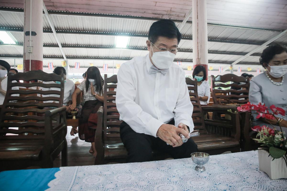 นายก อบจ.ตากนำทีม ร่วมทำบุญถวายเทียนจำนำพรรษา สืบสานประเพณีและทำนุบำรุงพระพุทธศาสนา