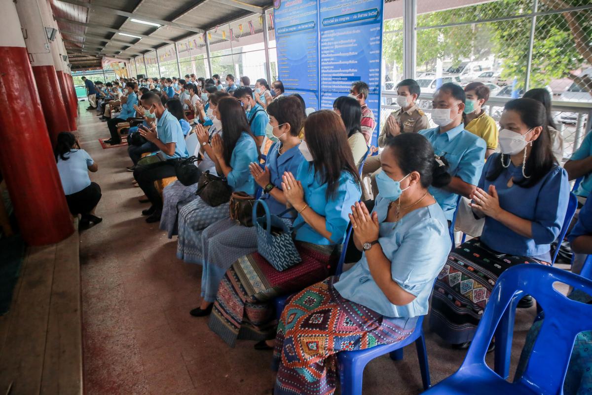 นางสาวเพชรรัตน์ บุญมาวงศ์ หัวหน้าสำนักปลัดองค์การบริหารส่วนจังหวัดตาก เข้าร่วมพิธีบรรพชาอุปสมบท ภายใต้โครงการบรรพชาอุปสมบท 910 รูป เฉลิมพระเกียรติสมเด็จพระนางเจ้าสิริกิติ์ พระบรมราชินีนาถ พระบรมราชชนนีพันปีหลวง