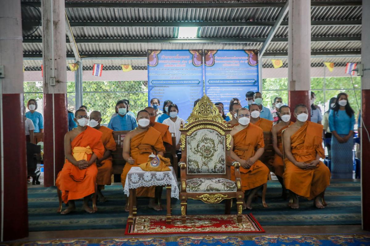 นางสาวเพชรรัตน์ บุญมาวงศ์ หัวหน้าสำนักปลัดองค์การบริหารส่วนจังหวัดตาก เข้าร่วมพิธีบรรพชาอุปสมบท ภายใต้โครงการบรรพชาอุปสมบท 910 รูป เฉลิมพระเกียรติสมเด็จพระนางเจ้าสิริกิติ์ พระบรมราชินีนาถ พระบรมราชชนนีพันปีหลวง