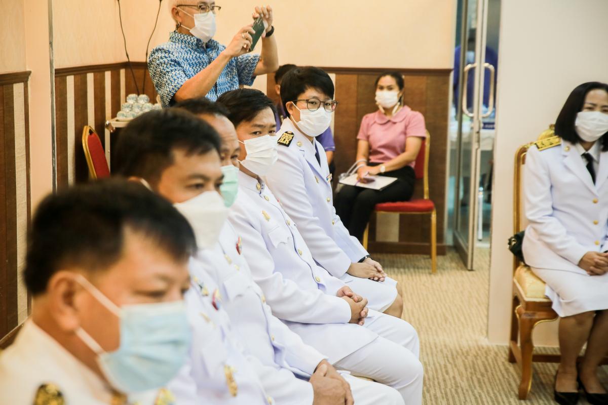 นายกองค์การบริหารส่วนจังหวัดตาก พร้อมด้วย คณะผู้บริหาร หัวหน้าส่วนการงาน องค์การบริหารส่วนจังหวัดตาก ร่วมบันทึกเทป ถวายพระพรชัยมงคล เนื่องในวันเฉลิมพระชนมพรรษา สมเด็จพระนางเจ้าสิริกิติ์ พระบรมราชินีนาถ พระบรมราชชนนีพันปีหลวง
