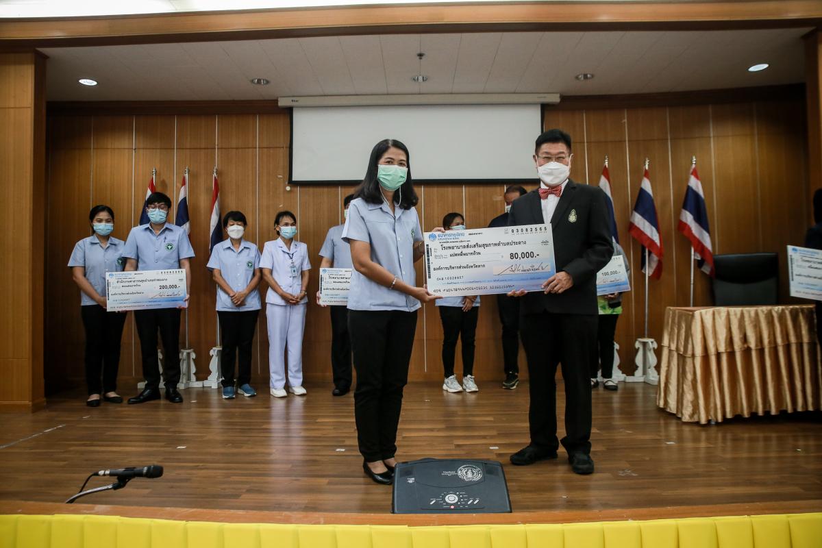 นายก อบจ.ตาก มอบงบประมาณอุดหนุน และเงินสนับสนุนกองทุนฟื้นฟูสมรรถภาพ จังหวัดตาก ให้กับหน่วยงานด้านสาธารณสุข และ อปท. กว่า 4 ล้านบาท