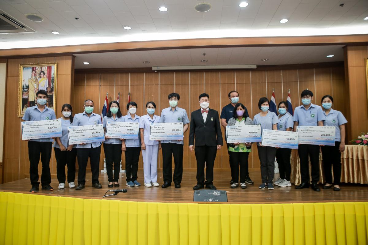 นายก อบจ.ตาก มอบงบประมาณอุดหนุน และเงินสนับสนุนกองทุนฟื้นฟูสมรรถภาพ จังหวัดตาก ให้กับหน่วยงานด้านสาธารณสุข และ อปท. กว่า 4 ล้านบาท