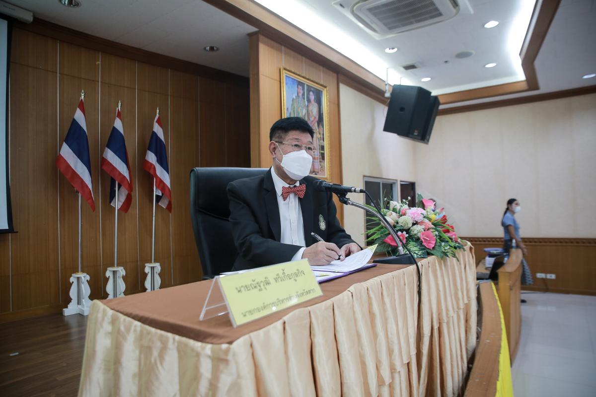 นายกองค์การบริหารส่วนจังหวัดตาก ได้กล่าวต้อนรับและมอบนโยบายการทำงานให้แก่ข้าราชการและพนักงานจ้าง ที่รับโอนและบรรจุแต่งตั้งในสังกัดองค์การบริหารส่วนจังหวัดตาก