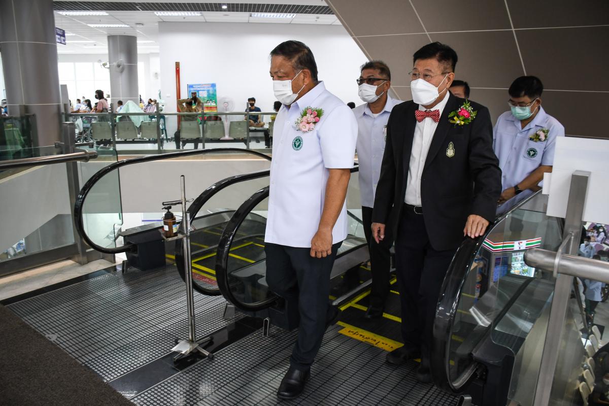 นายกองค์การบริหารส่วนจังหวัดตาก ร่วมพิธีเปิดอาคารผู้ป่วยนอก โรงพยาบาลสมเด็จพระเจ้าตากสินมหาราช