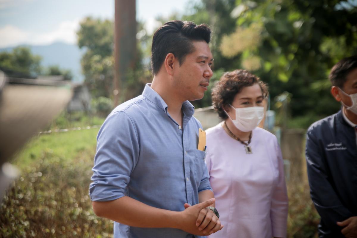ว่าที่ ดร.ฑีฆะพล ทวีเกื้อกูลกิจ รองนายกองค์การบริหารส่วนจังหวัดตาก พร้อมด้วยคณะผู้บริหาร และเจ้าหน้าที่สำนักช่าง ลงพื้นที่ตรวจติดตามการแก้ปัญหาแม่น้ำวังล้นตลิ่ง กัดเซาะถนนขาด สายทางที่ ตก.ถ. 1-0014. บ้านวังไคร้ - บ้านสองแคว อำเภอสามเงา